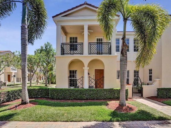 823 NW 82nd Ln , Boca Raton, FL 33487