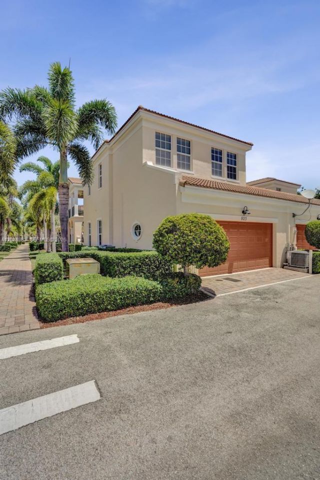 823 NW 82nd Ln , Boca Raton, FL 33487 Photo