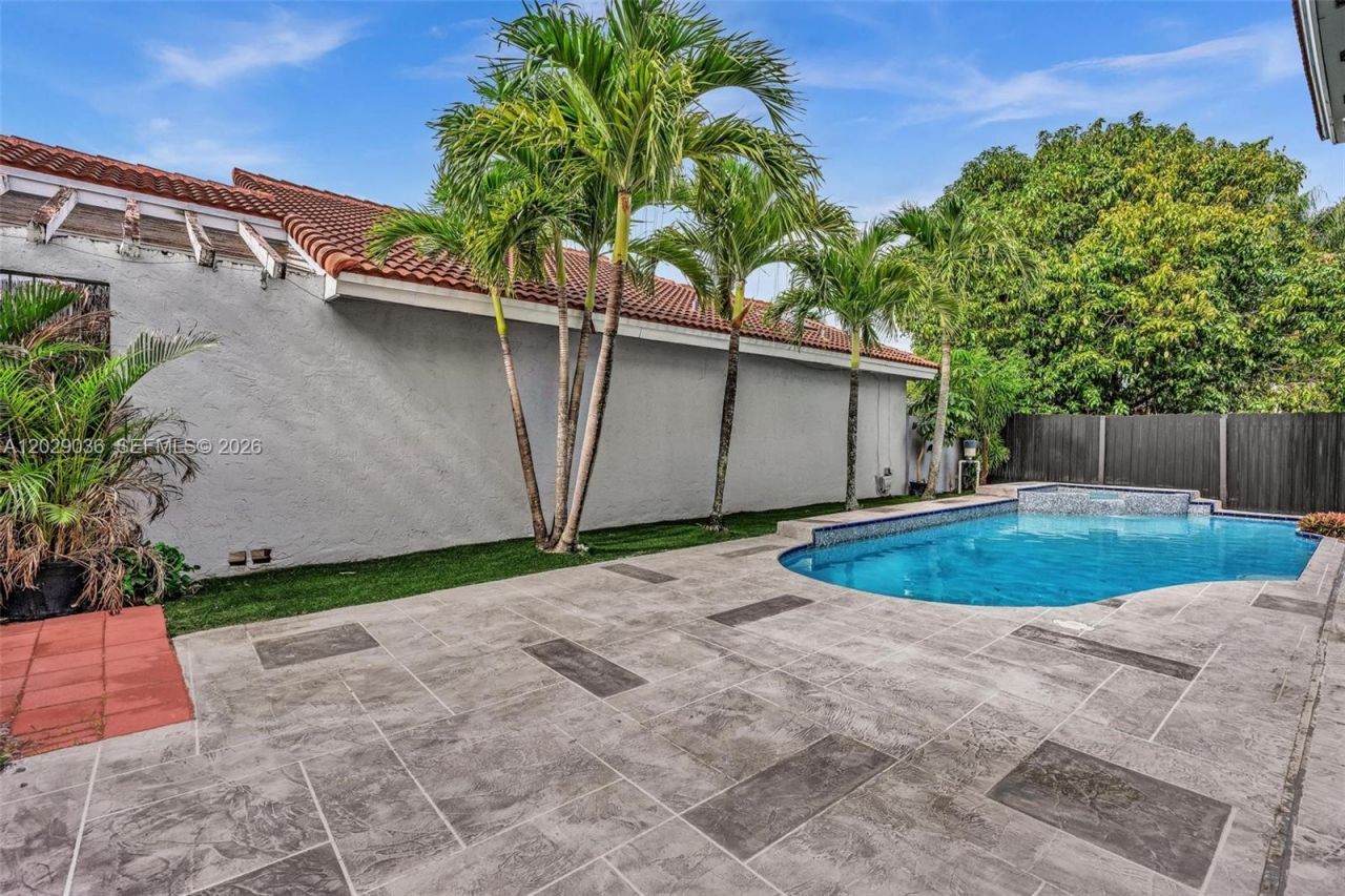17532 NW 61st Ct N, Hialeah, FL 33015 Photo