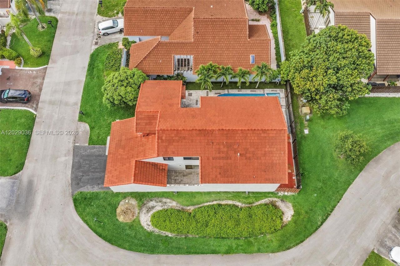 17532 NW 61st Ct N, Hialeah, FL 33015 Photo
