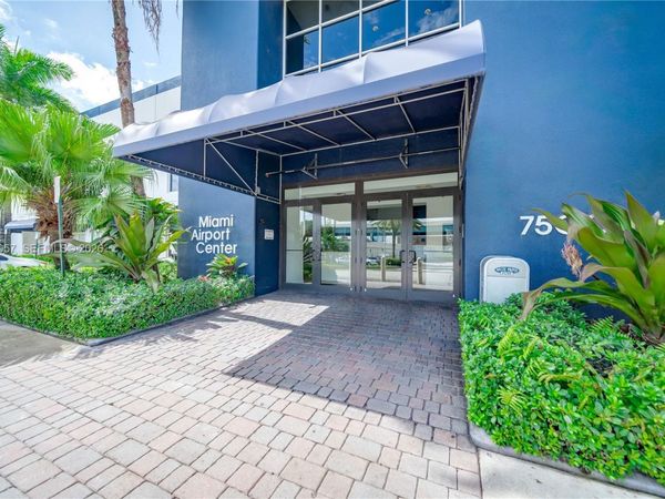 7500 NW 25th St , Unit 220, Miami, FL 33122