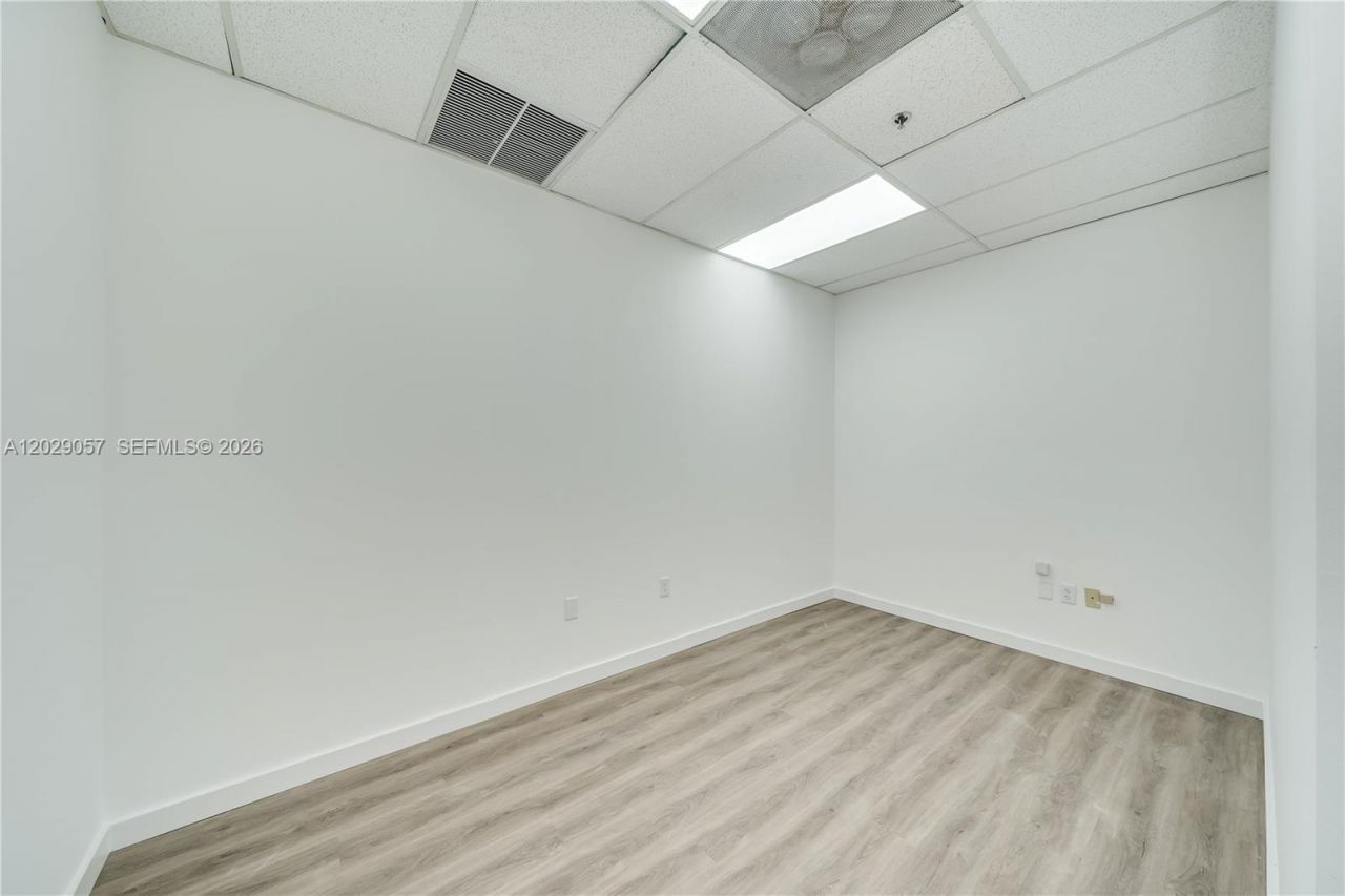 7500 NW 25th St , Unit 220, Miami, FL 33122 Photo