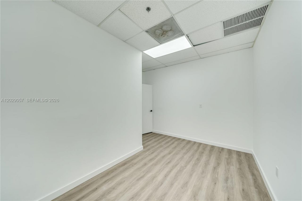 7500 NW 25th St , Unit 220, Miami, FL 33122 Photo