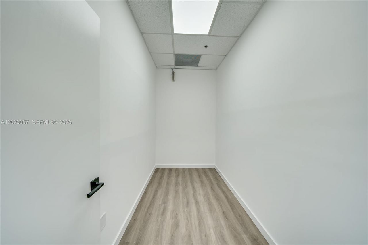 7500 NW 25th St , Unit 220, Miami, FL 33122 Photo