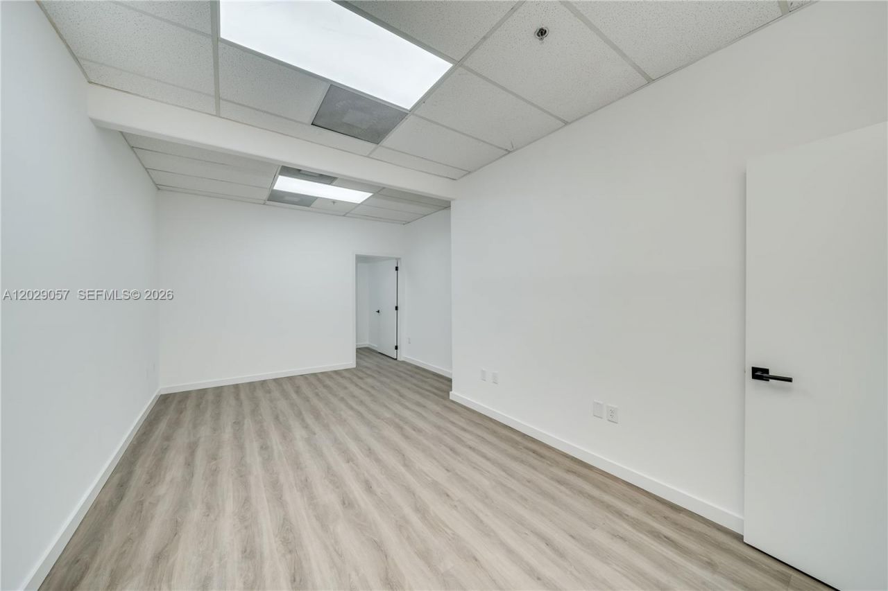 7500 NW 25th St , Unit 220, Miami, FL 33122 Photo