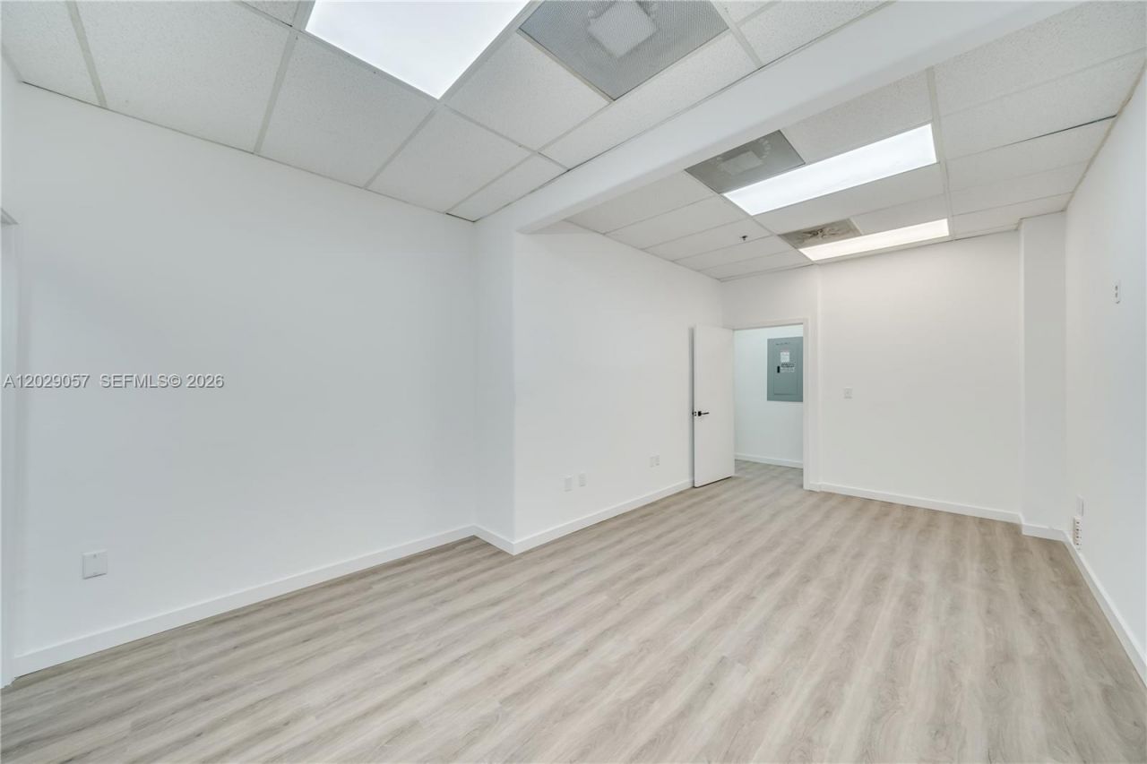 7500 NW 25th St , Unit 220, Miami, FL 33122 Photo