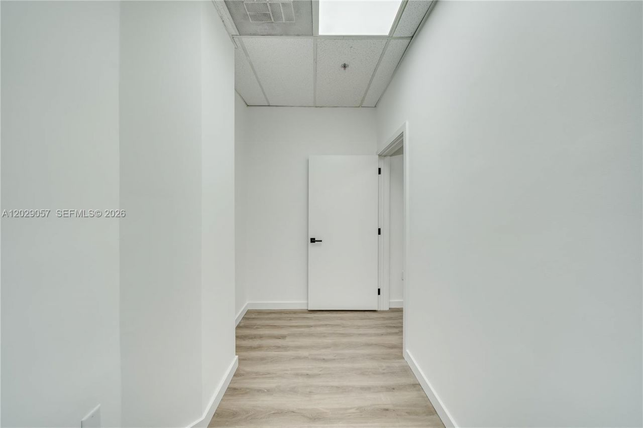 7500 NW 25th St , Unit 220, Miami, FL 33122 Photo