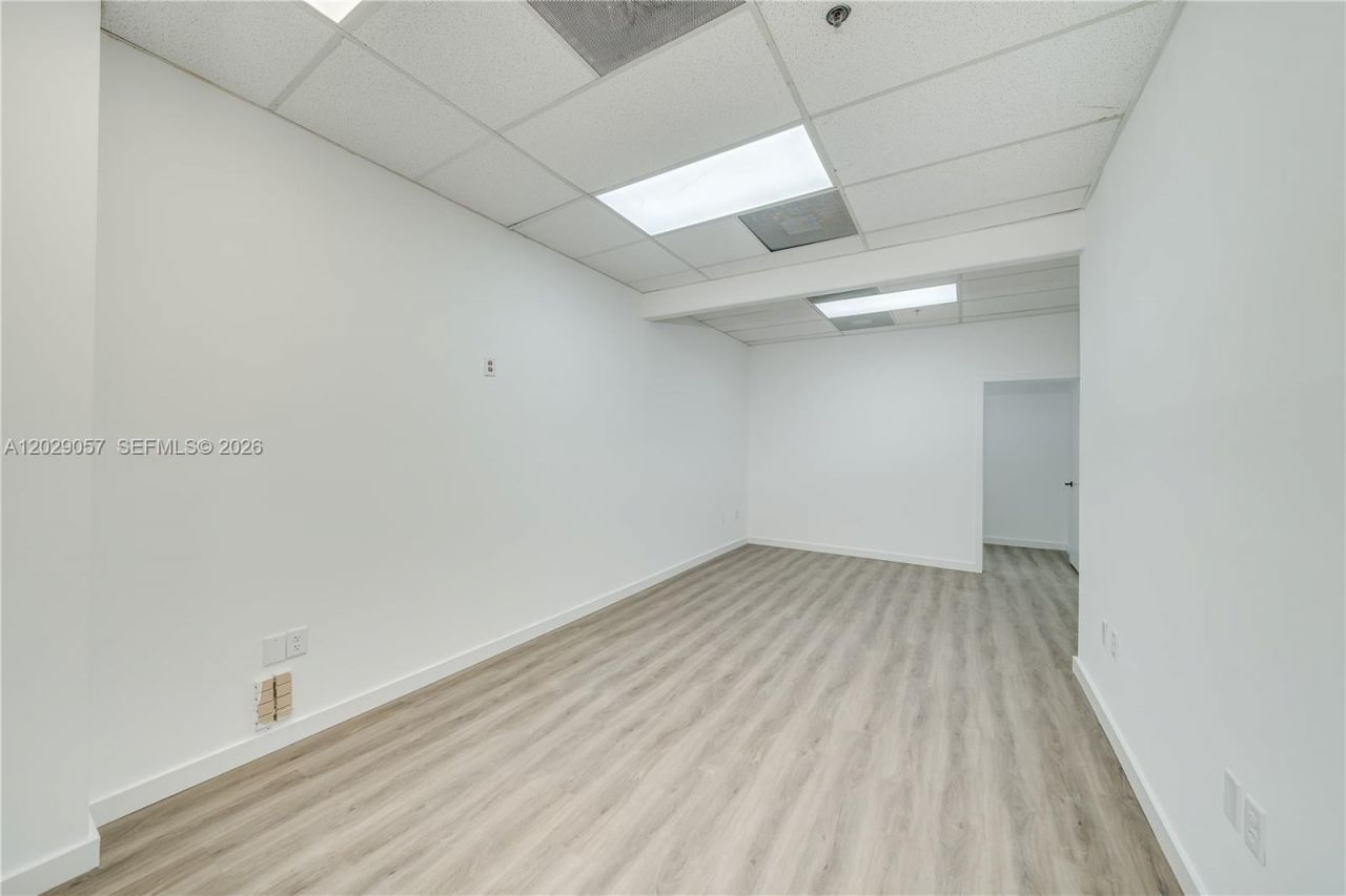 7500 NW 25th St , Unit 220, Miami, FL 33122 Photo