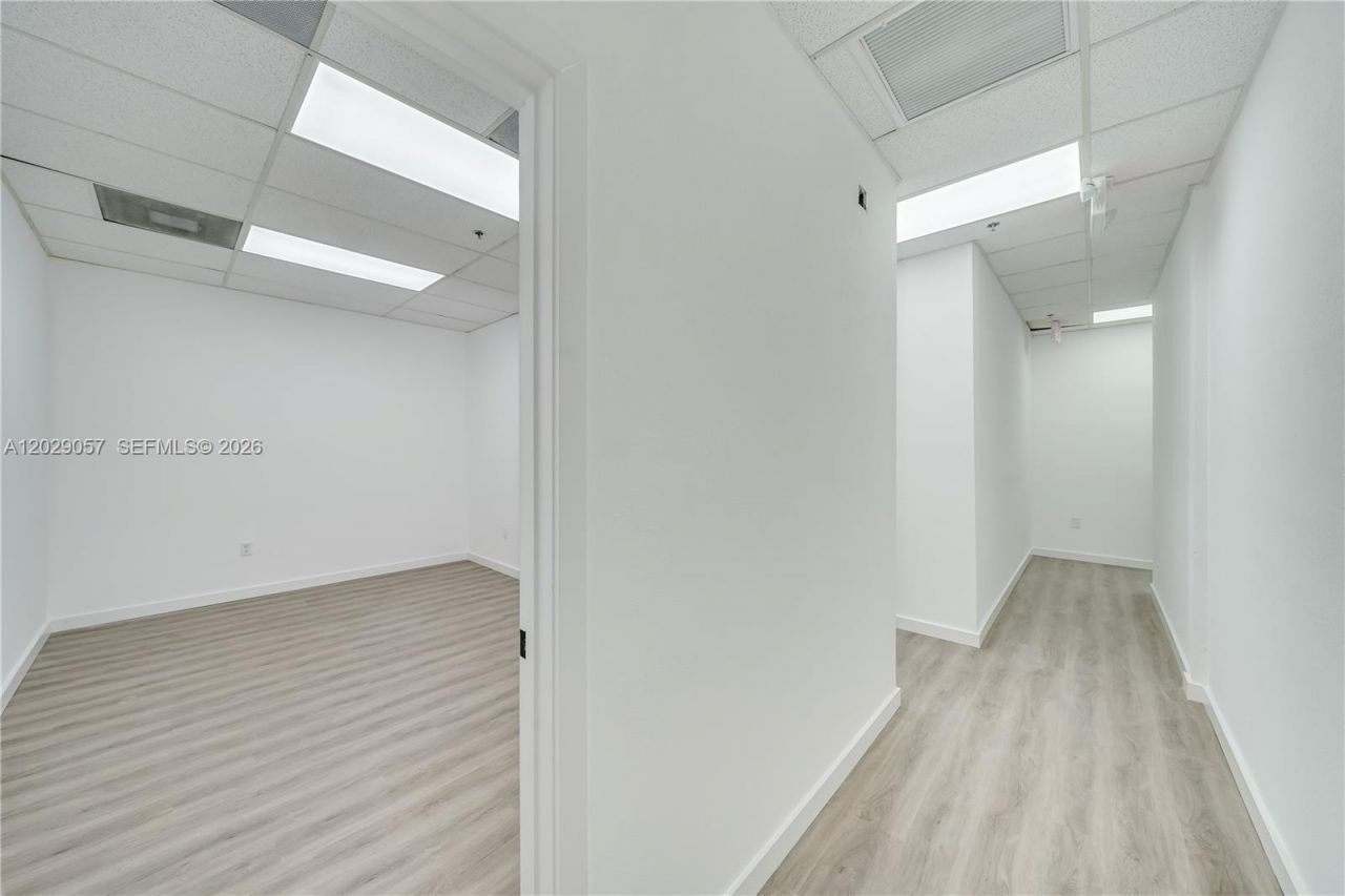 7500 NW 25th St , Unit 220, Miami, FL 33122 Photo