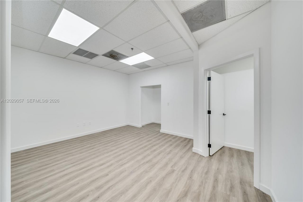 7500 NW 25th St , Unit 220, Miami, FL 33122 Photo