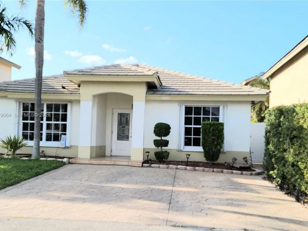 5267 NW 186th Ln , Miami Gardens, FL 33055