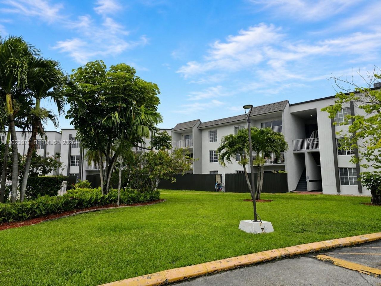 5241 Geneva Way, Unit 202, Doral, FL 33166 Photo