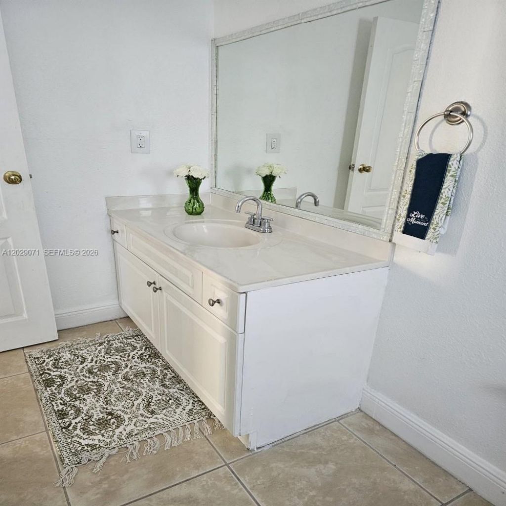 5241 Geneva Way, Unit 202, Doral, FL 33166 Photo