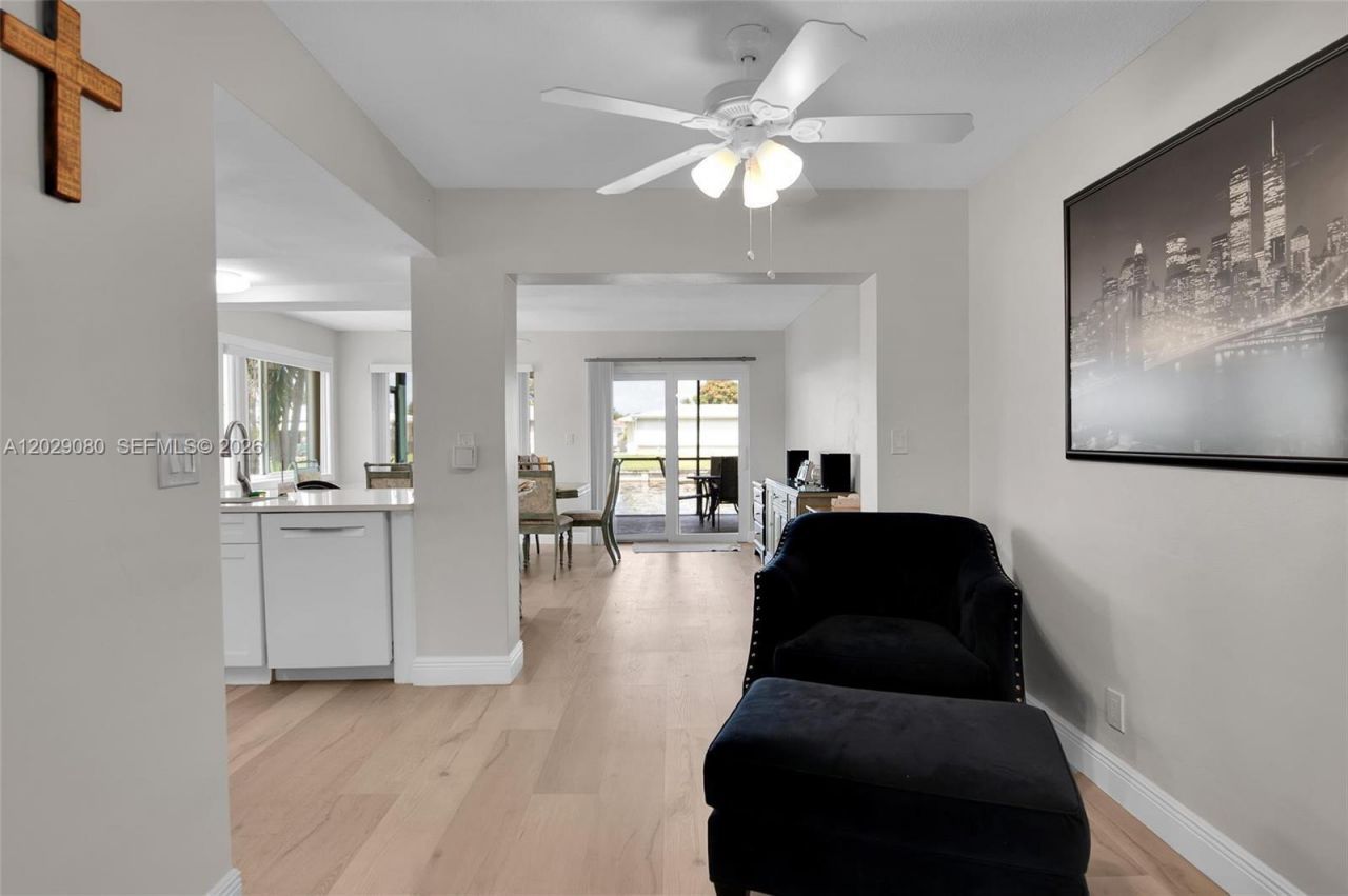 4905 NW 47th Ave, Tamarac, FL 33319 Photo