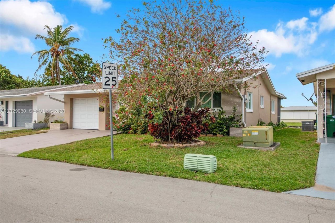 4905 NW 47th Ave, Tamarac, FL 33319 Photo