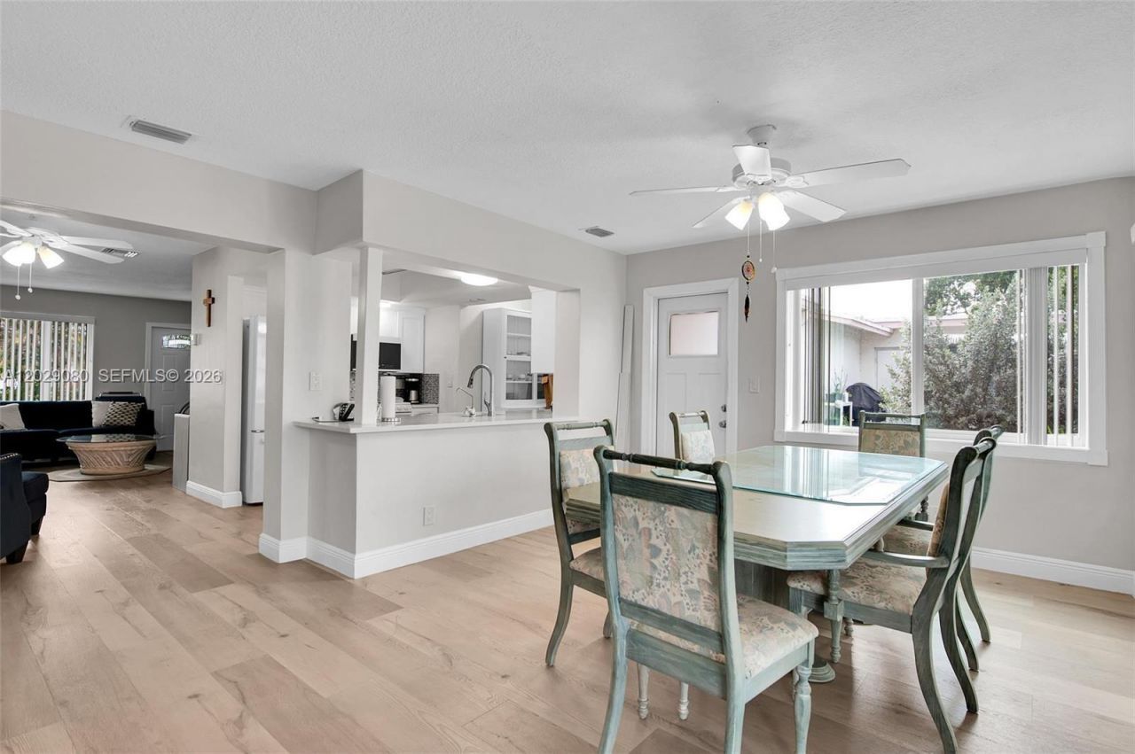 4905 NW 47th Ave, Tamarac, FL 33319 Photo