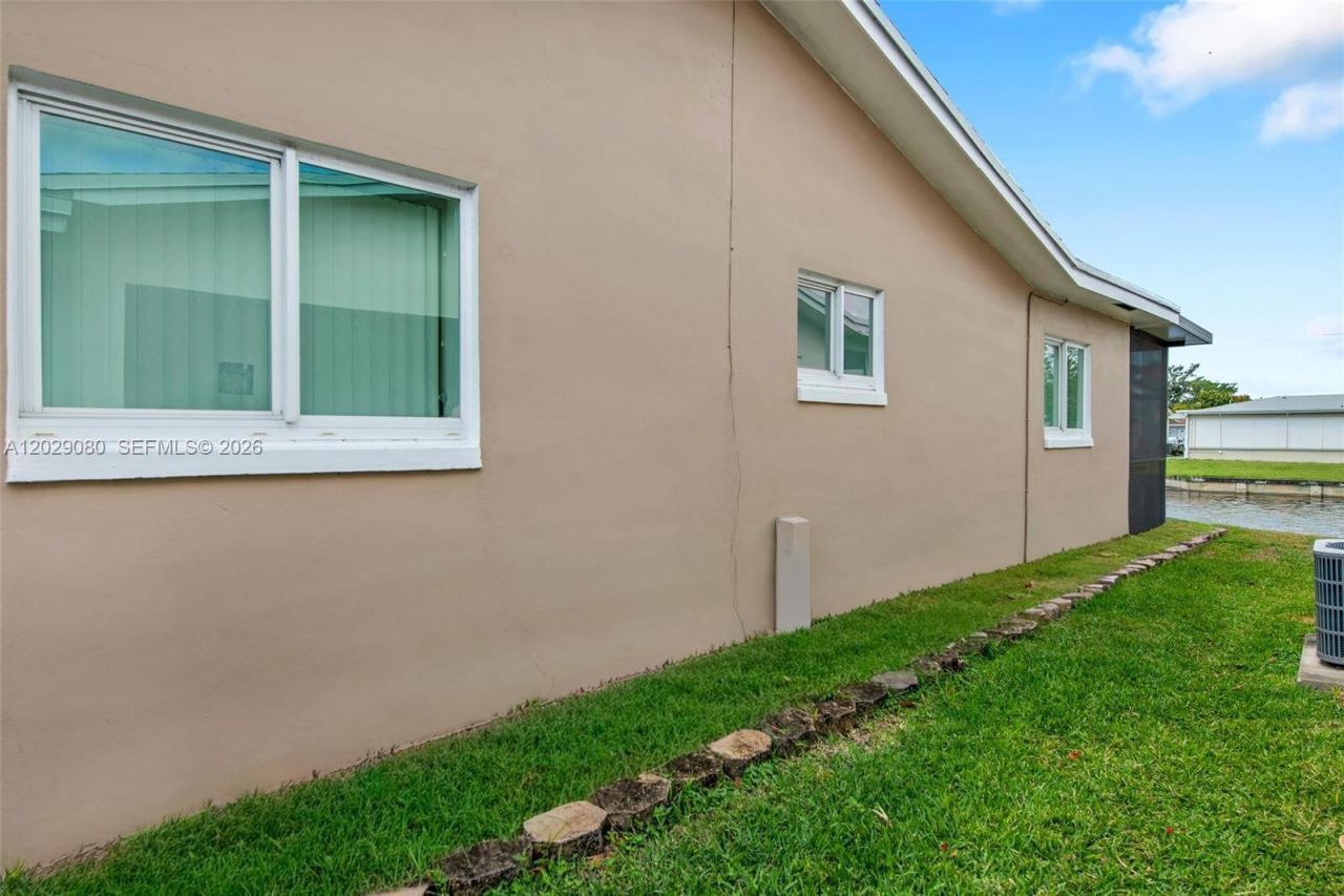 4905 NW 47th Ave, Tamarac, FL 33319 Photo