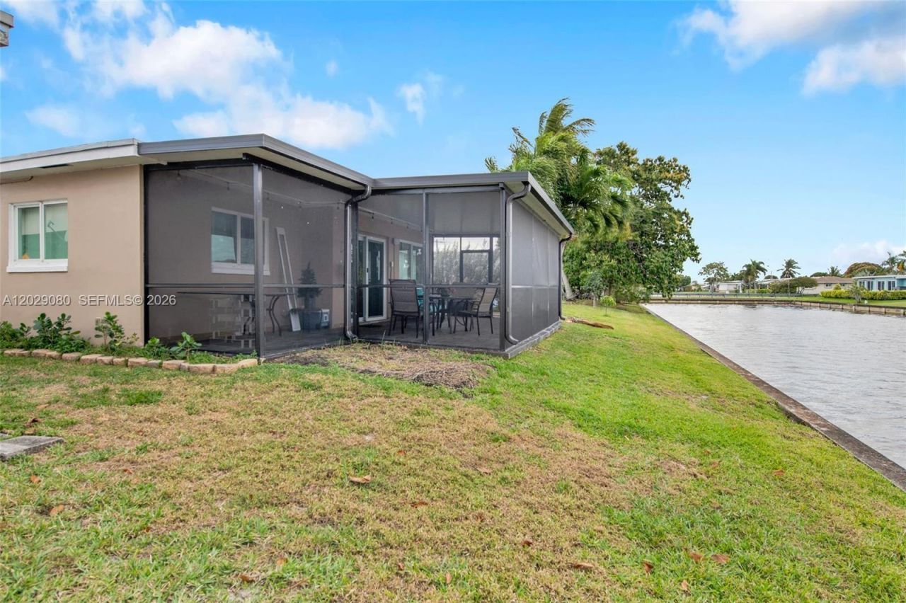4905 NW 47th Ave, Tamarac, FL 33319 Photo
