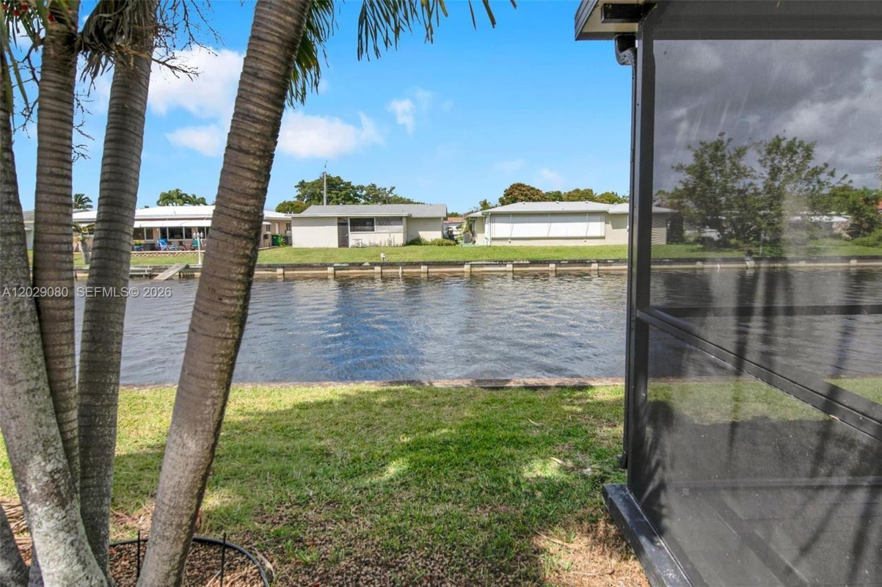 4905 NW 47th Ave, Tamarac, FL 33319 Photo