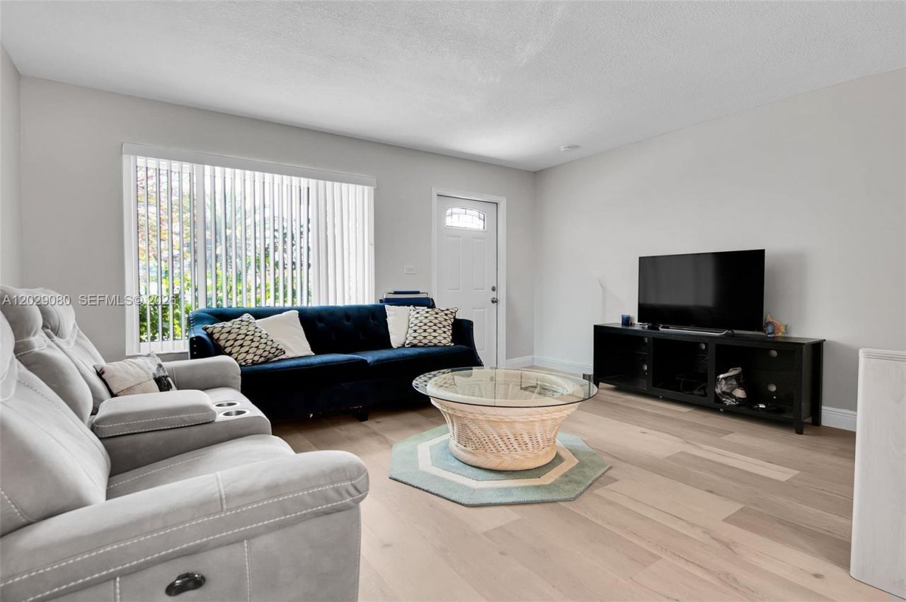 4905 NW 47th Ave, Tamarac, FL 33319 Photo