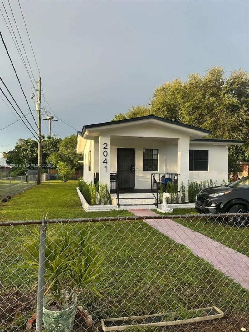 2041 NW 100th St , Miami, FL 33147 Photo