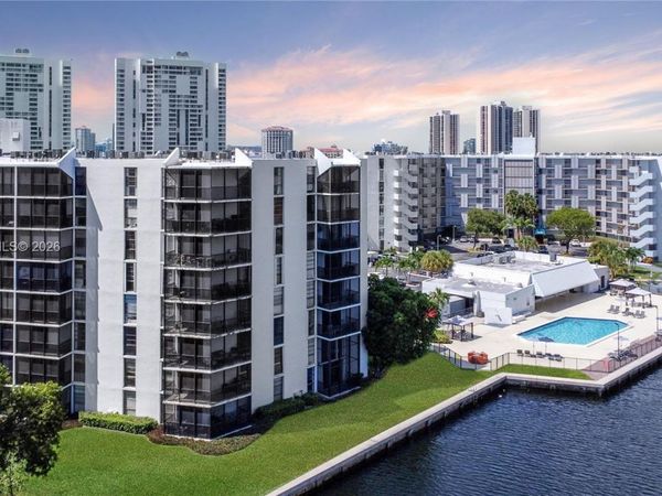 3475 N Country Club Dr , Unit 503A, Aventura, FL 33180