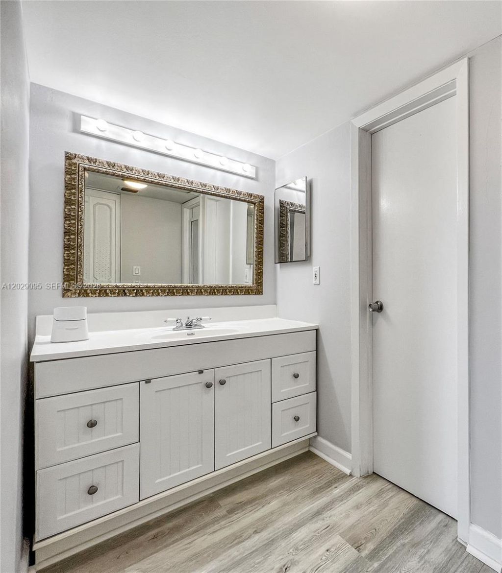 3475 N Country Club Dr , Unit 503A, Aventura, FL 33180 Photo
