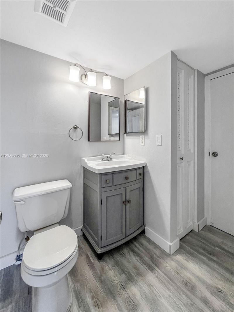 3475 N Country Club Dr , Unit 503A, Aventura, FL 33180 Photo