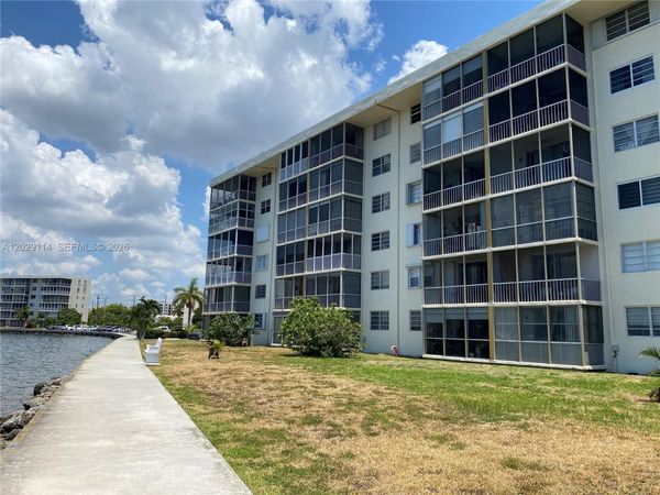 2920 Point East Dr , Unit N611, Aventura, FL 33160