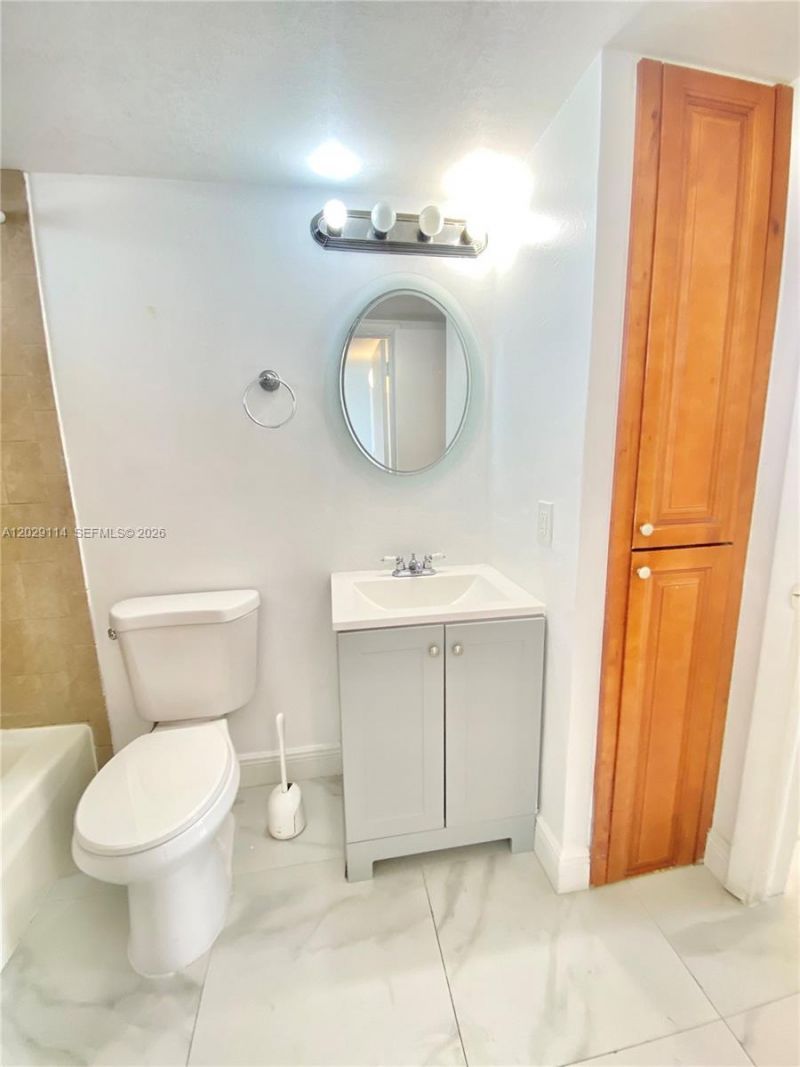 2920 Point East Dr , Unit N611, Aventura, FL 33160 Photo