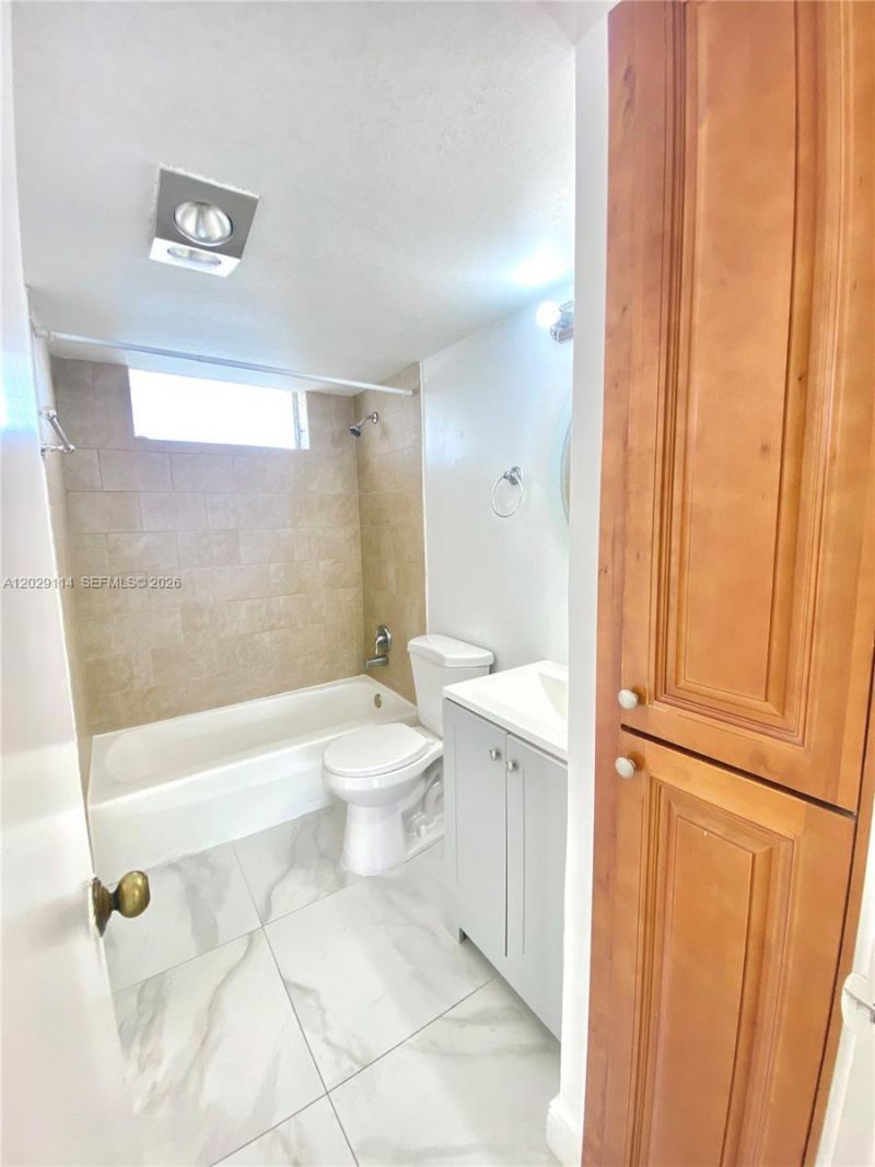2920 Point East Dr , Unit N611, Aventura, FL 33160 Photo