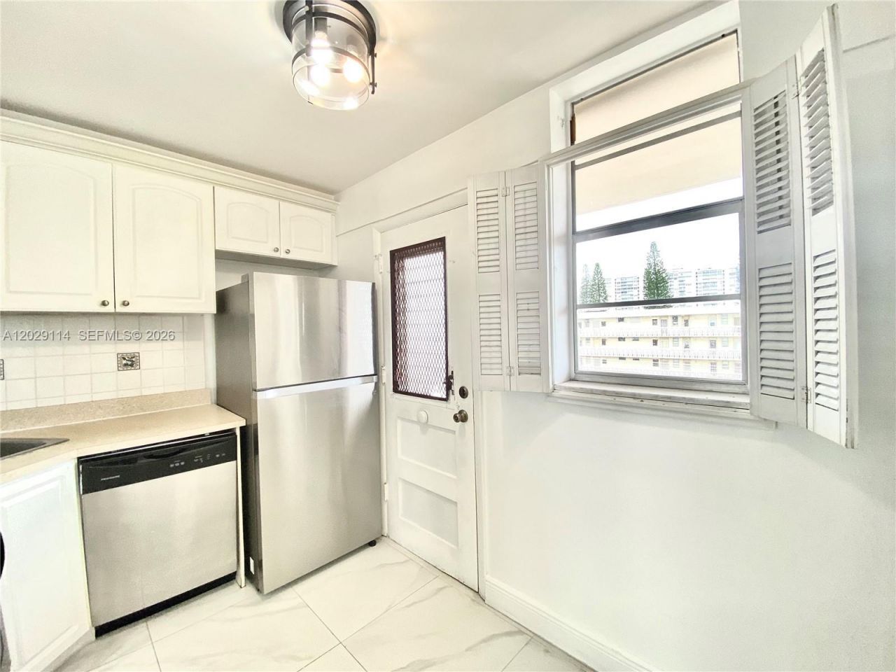 2920 Point East Dr , Unit N611, Aventura, FL 33160 Photo