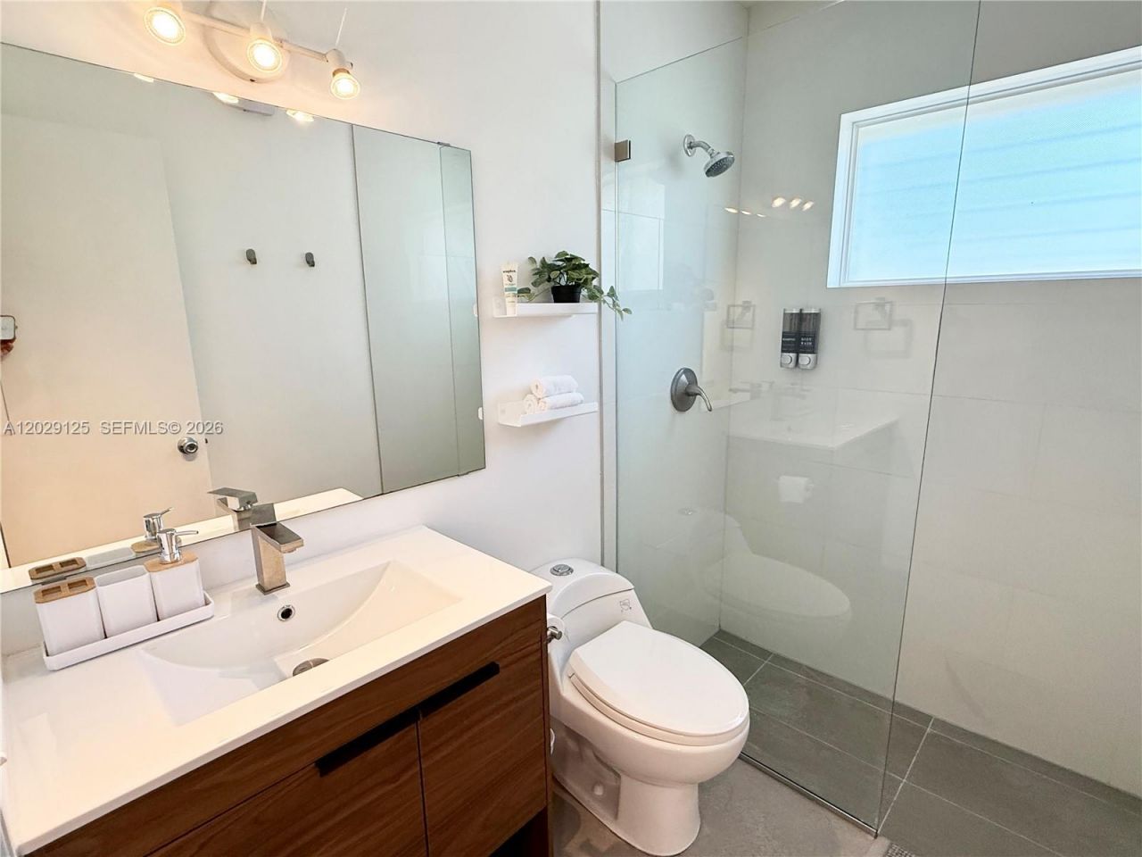 547 NE 64th St, Unit 2, Miami, FL 33138 Photo