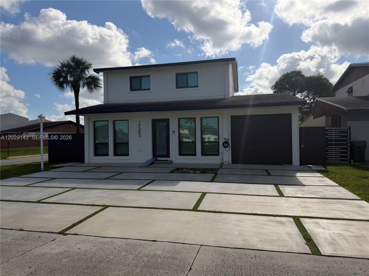 19203 NW 53rd Cir Pl, Miami Gardens, FL 33055 Main Photo