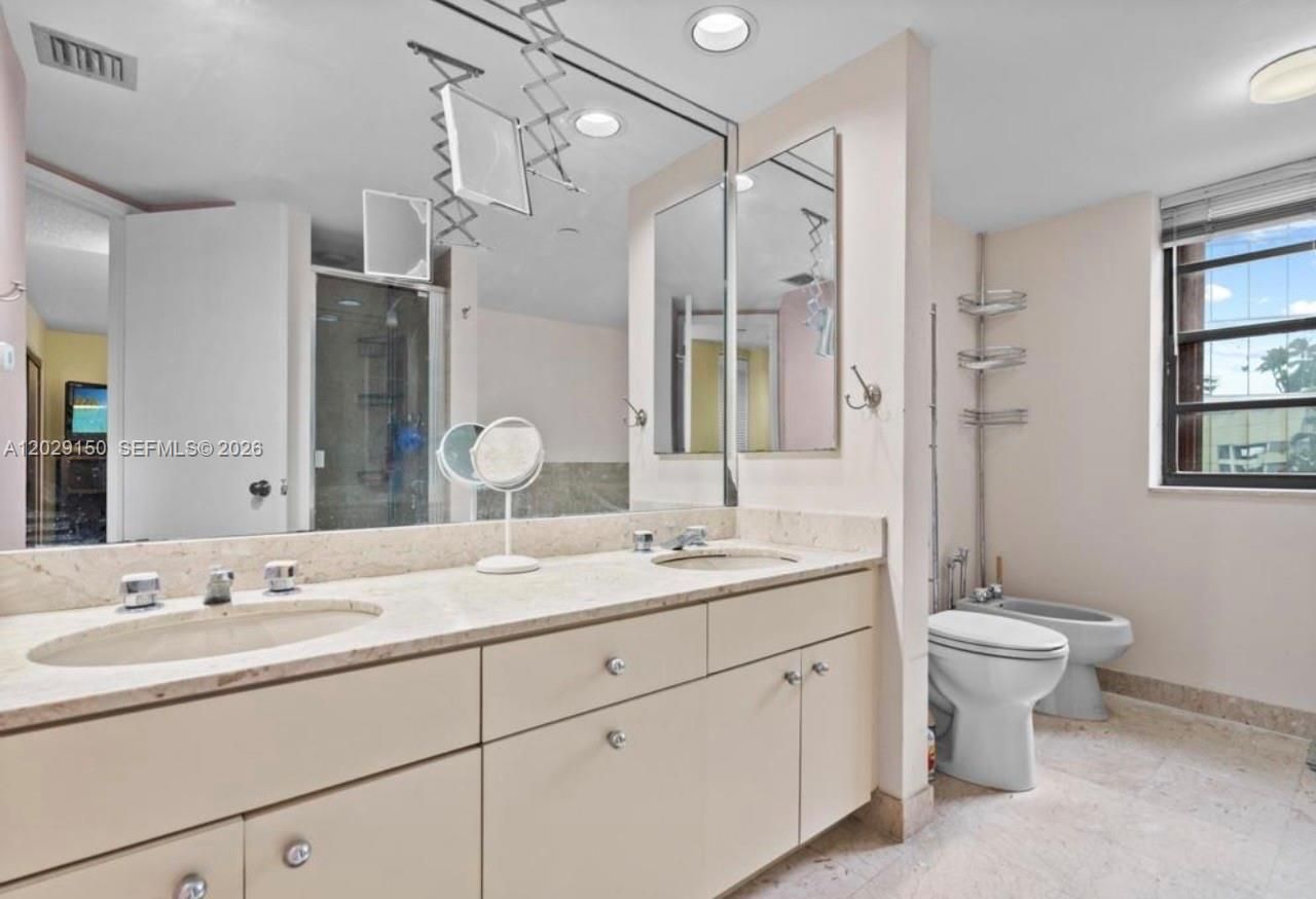 151 SE 15th Rd, Unit 502, Miami, FL 33129 Photo