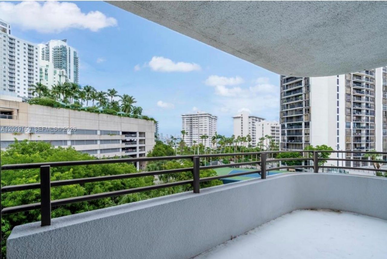 151 SE 15th Rd, Unit 502, Miami, FL 33129 Photo