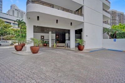 151 SE 15th Rd, Unit 502, Miami, FL 33129 Photo