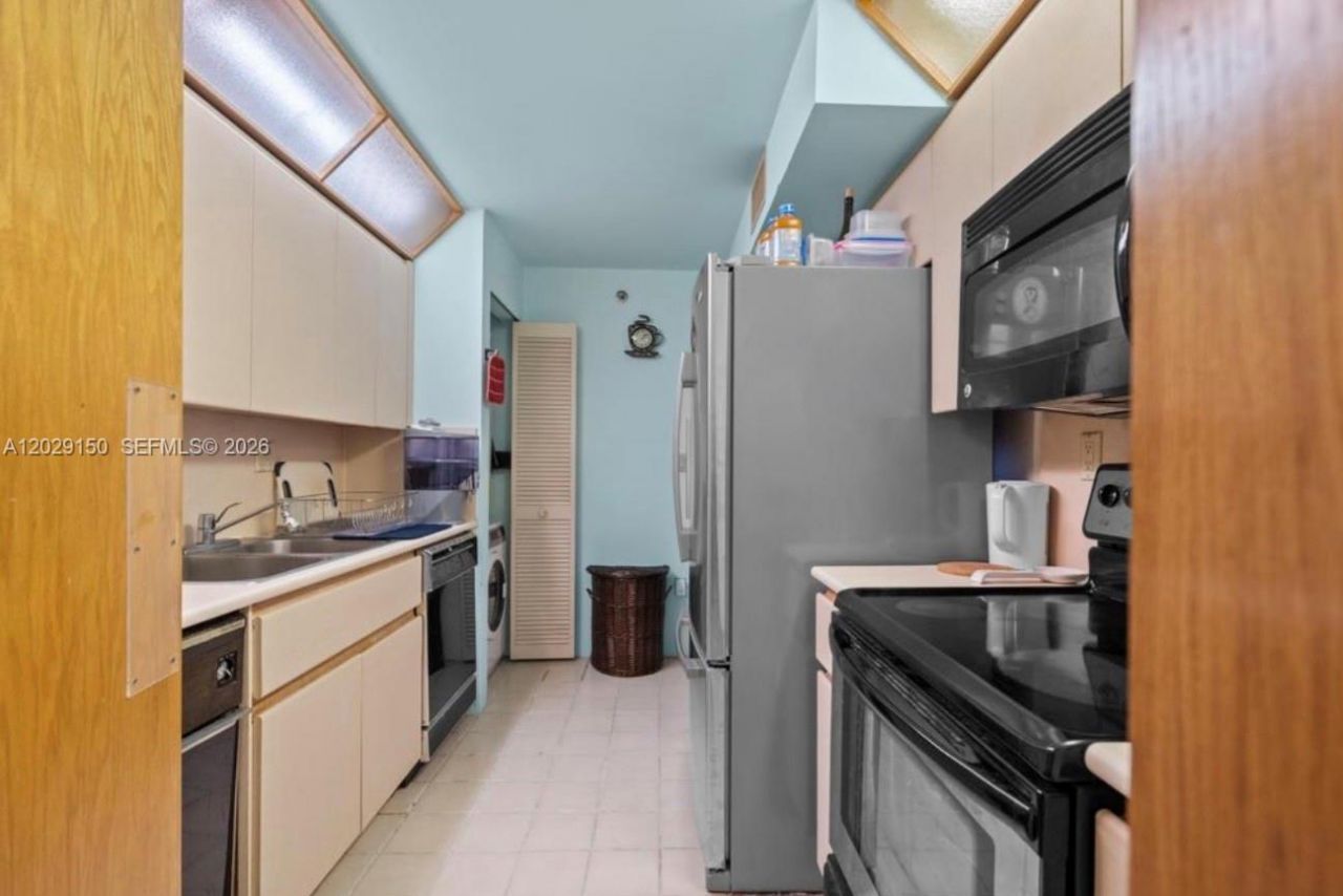 151 SE 15th Rd, Unit 502, Miami, FL 33129 Photo