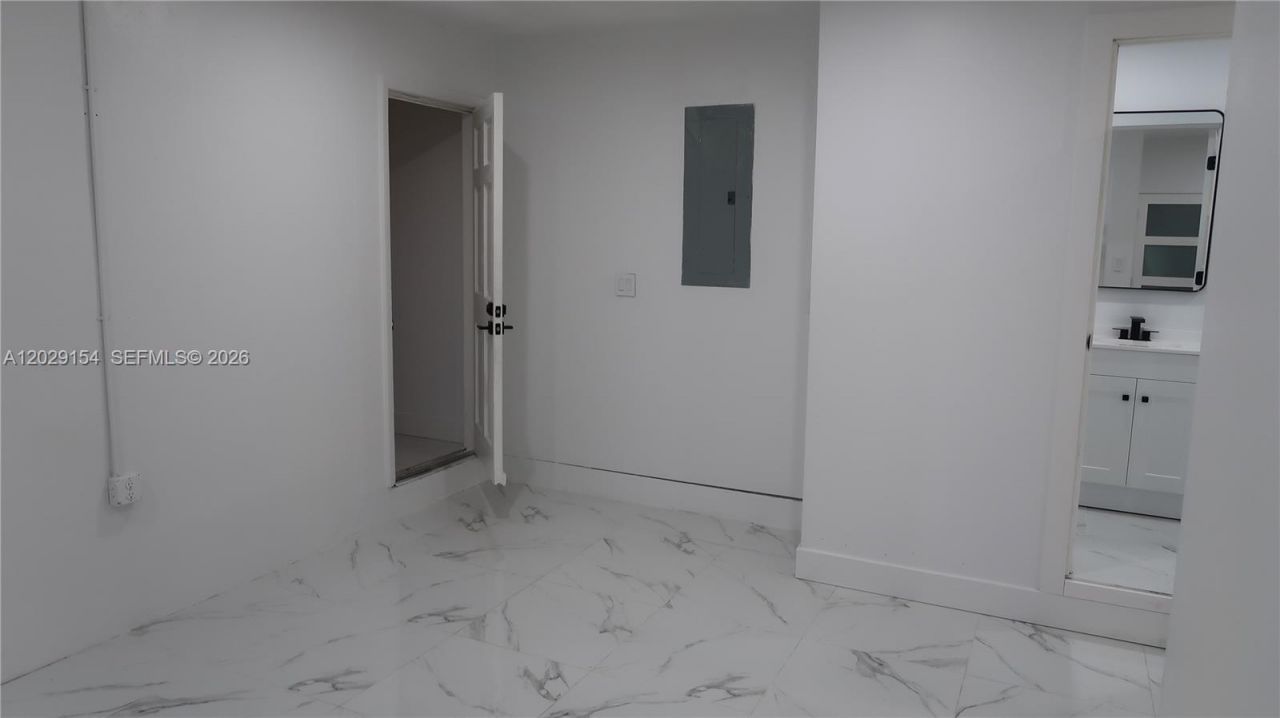 8220 NW 199th St , Unit 1, Hialeah, FL 33015 Photo