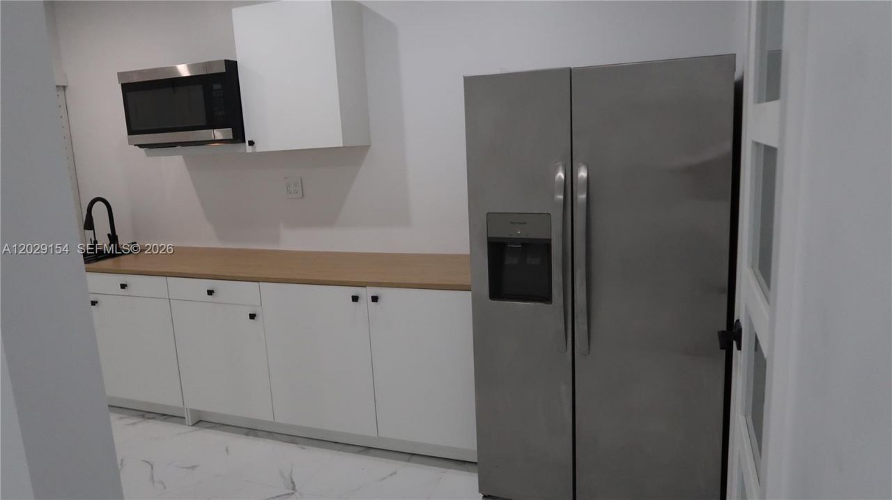8220 NW 199th St , Unit 1, Hialeah, FL 33015 Photo