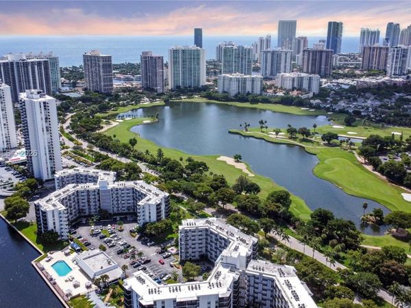3475 N Country Club Dr , Unit 503, Aventura, FL 33180