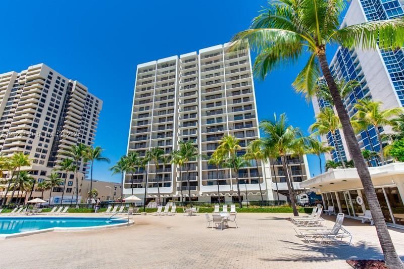 2625 Collins Av, Unit 1403, Miami Beach, FL 33140 Photo