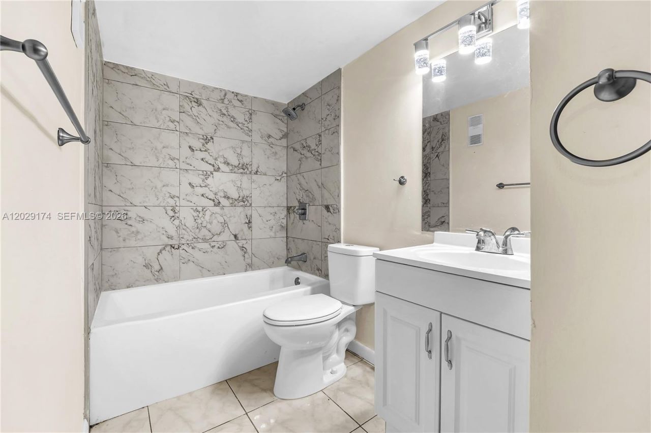 210 SW 11th St, Unit 209, Miami, FL 33130 Photo