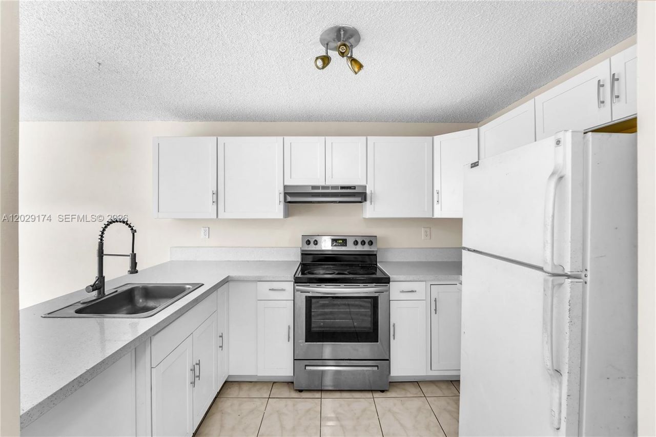 210 SW 11th St, Unit 209, Miami, FL 33130 Photo