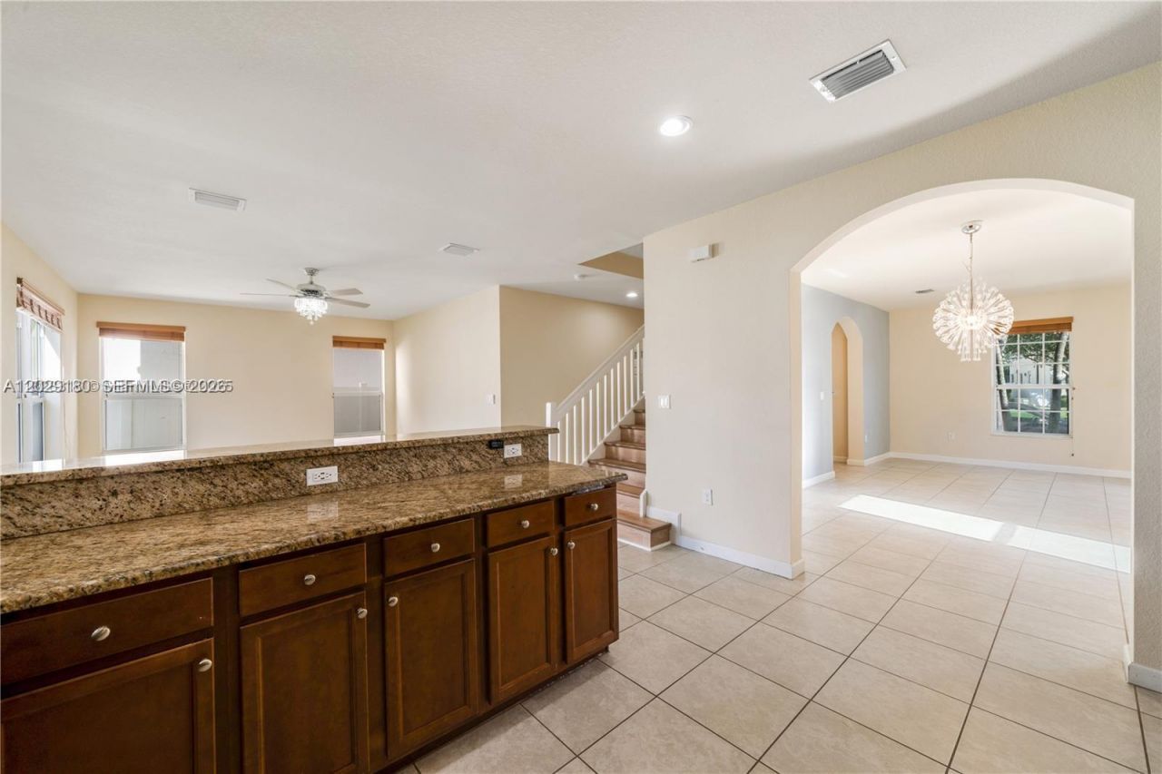 16946 SW 90th Terrace Circle , Miami, FL 33196 Photo
