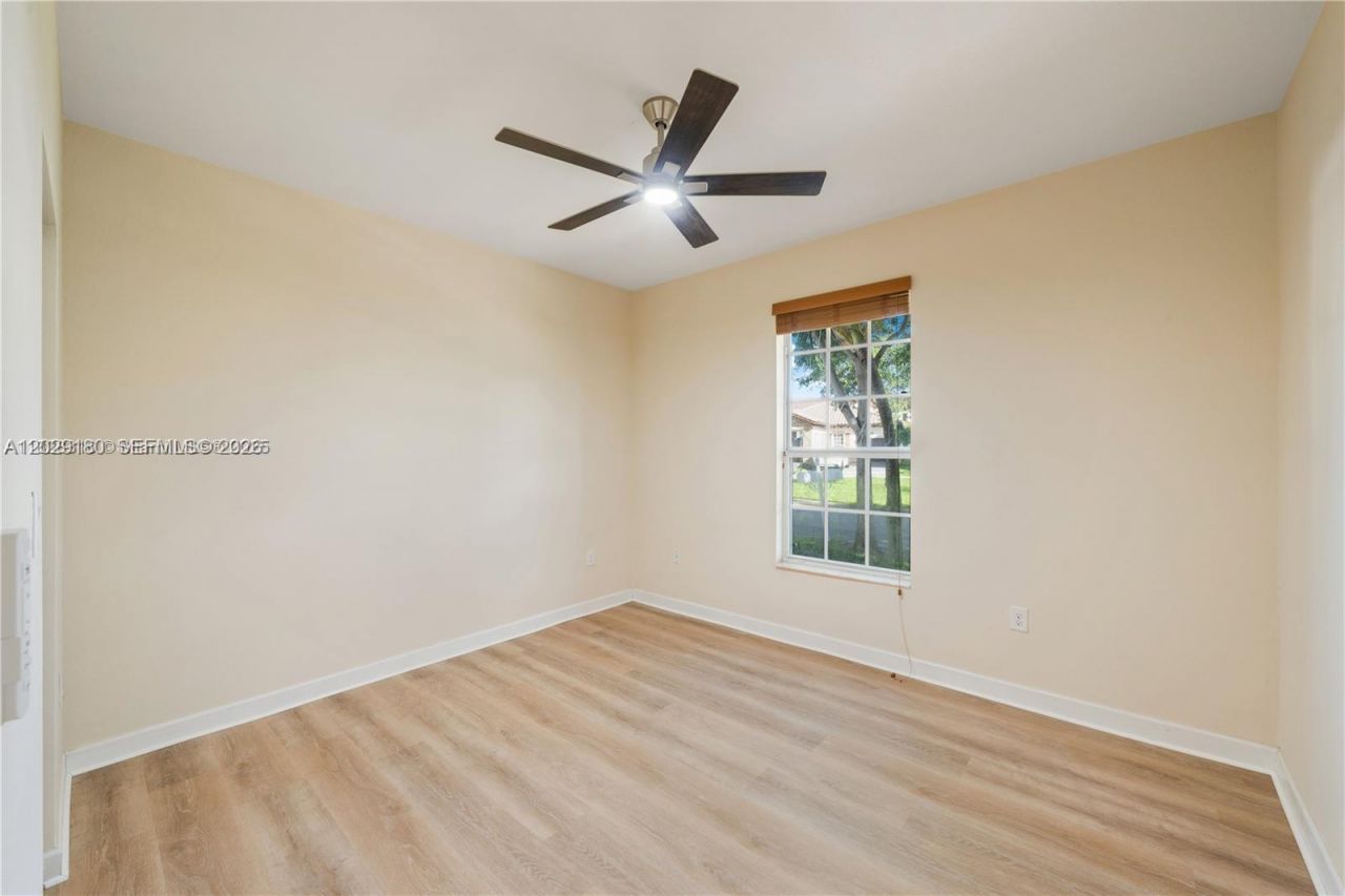 16946 SW 90th Terrace Circle , Miami, FL 33196 Photo