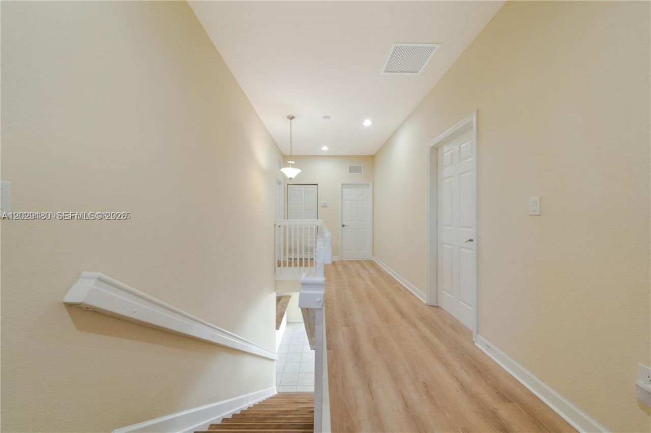 16946 SW 90th Terrace Circle , Miami, FL 33196 Photo