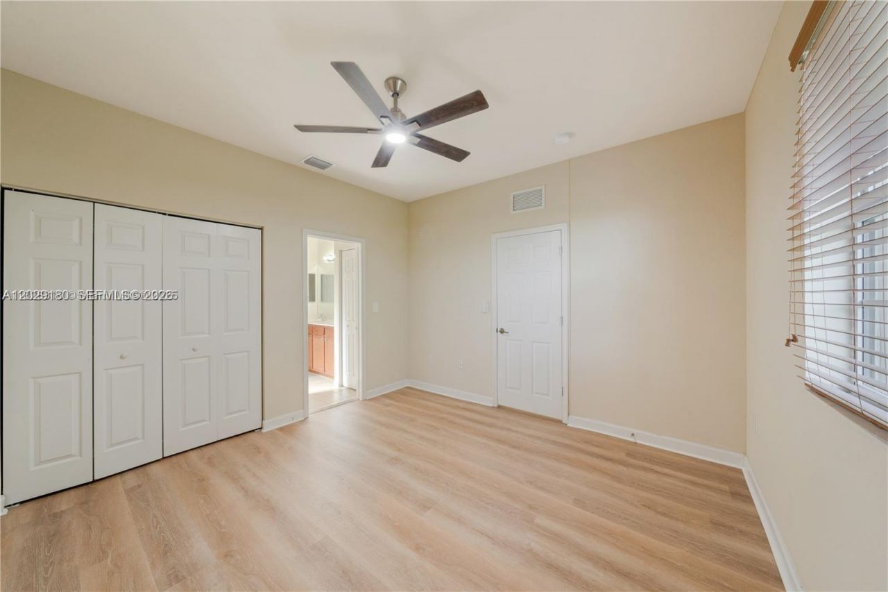 16946 SW 90th Terrace Circle , Miami, FL 33196 Photo