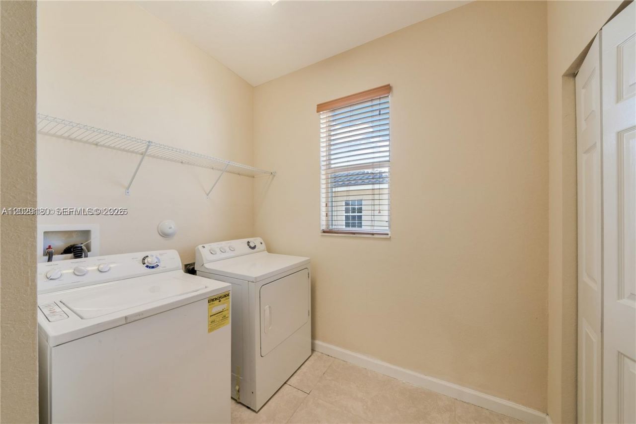 16946 SW 90th Terrace Circle , Miami, FL 33196 Photo