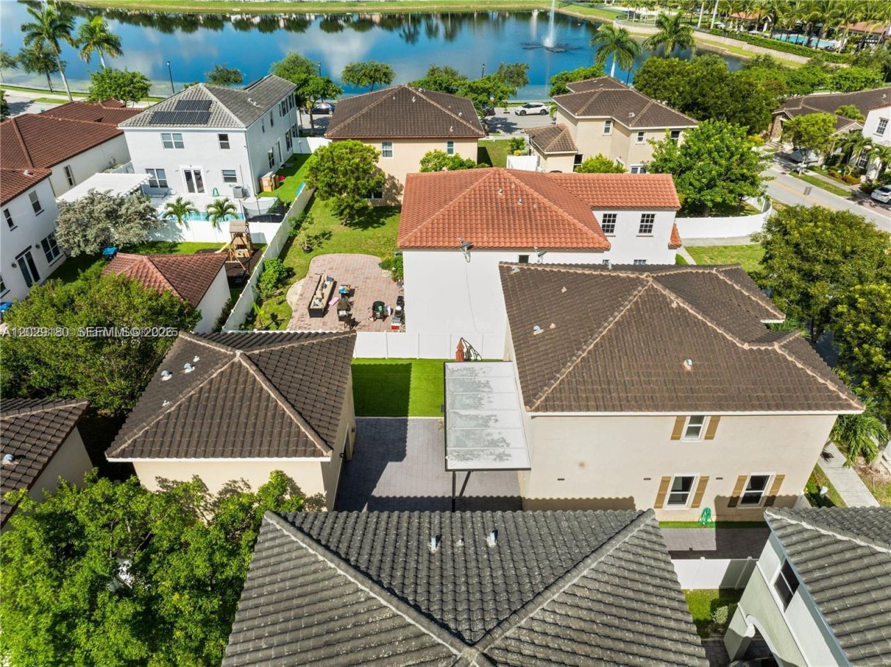 16946 SW 90th Terrace Circle , Miami, FL 33196 Photo